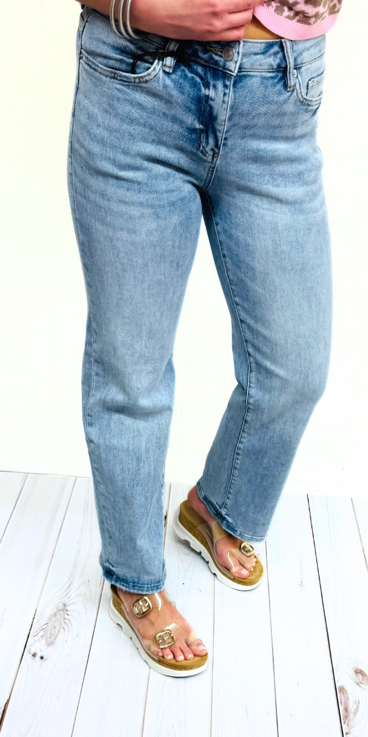 Mid-Rise Loose Fit Straight Jean